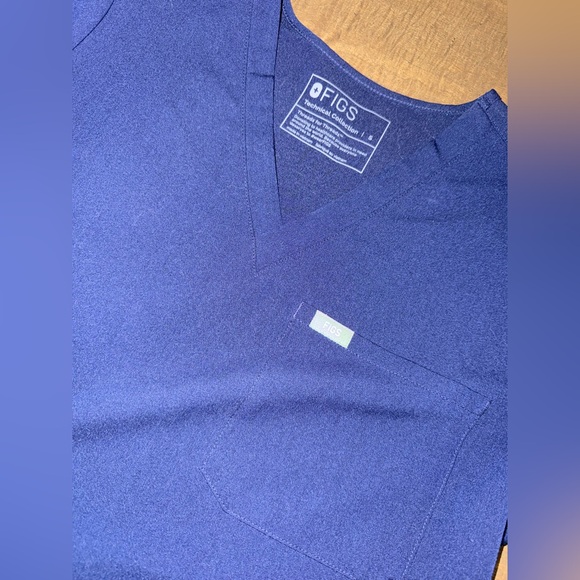 Figs Catarina one pocket scrub top. Navy blue. Size S - Picture 4 of 4